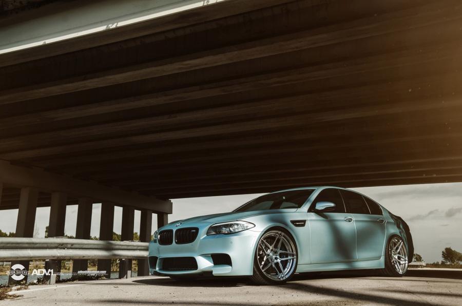  BMW M5 on ADV.1 Wheels (ADV05SMV2CS) 2015 года  (фото 15 из 16)